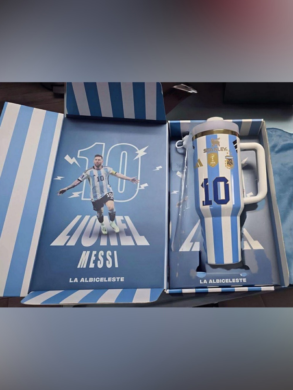 Lionel Messi 10 Striped Travel Mug - Blue & White